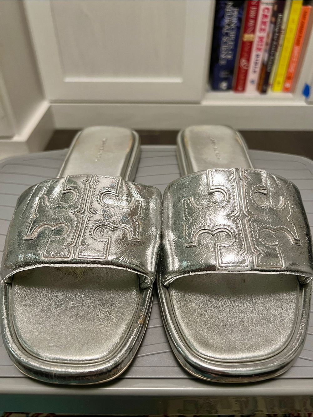 Tory Burch Double T Sport Slide Metallic Silver Leather Cushioned Sandals 8 - Picture 2 of 10